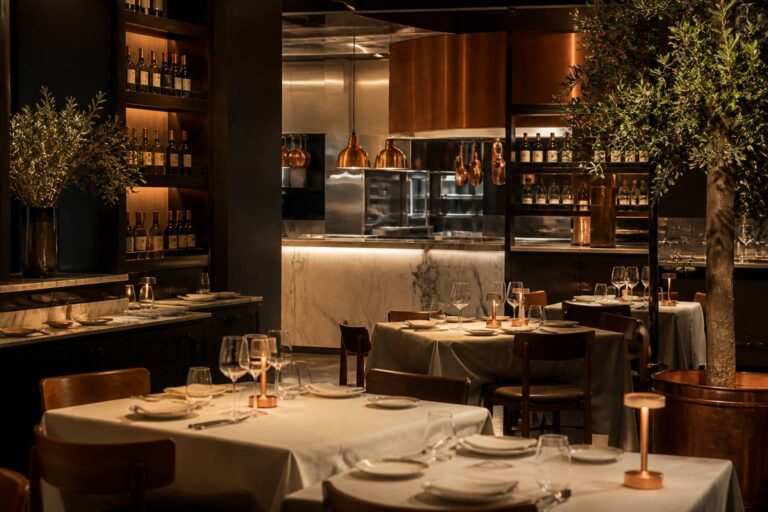 Denny Imbroisi prend le relais d&rsquo;Ischia, le restaurant emblématique de Cyril Lignac